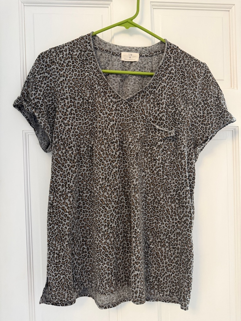 T.La Gray Leopard Print V-Neck Short Sleeve Tee